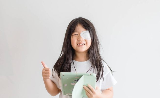 Sử dụng miếng che mắt để điều trị nhược thị ở trẻ em